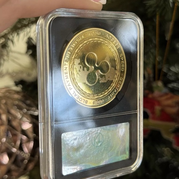 Gold Color Ripple Commemorative Coin - Picture 3 of 12